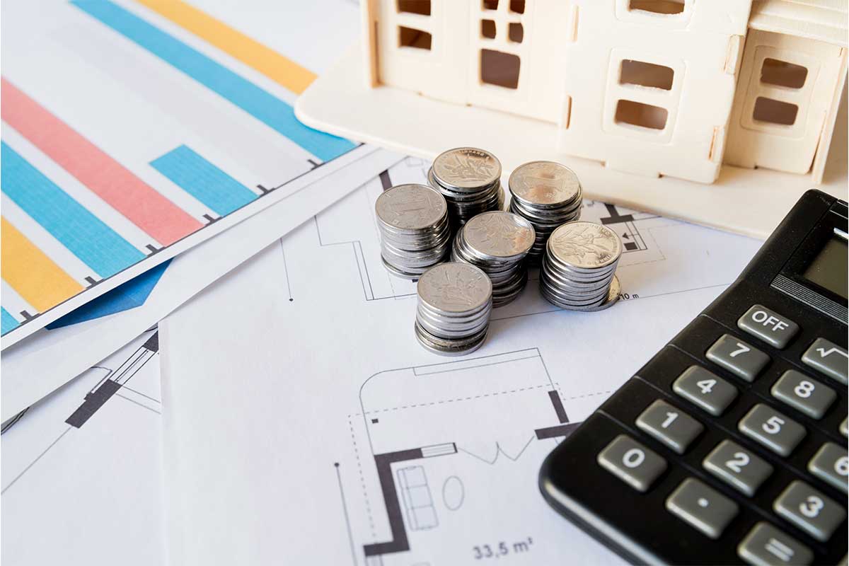 Visual guide on purchasing a home with a mortgage, featuring key steps and tips for effective construction project planning.